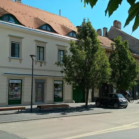 Belvaros Apartmanhaz Sopron Zewnętrze zdjęcie